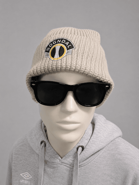 Sogndal strikkahue – lys beige